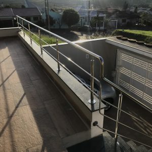 Corrimão e guarda-corpo em aço inoxidável